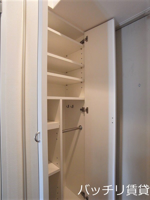 玄関　写真は別号室の為、現状優先になります。