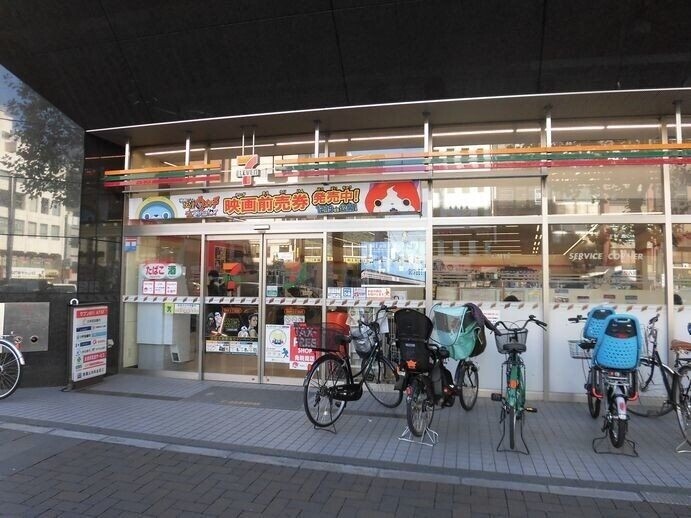 コンビニ　セブンイレブン 四谷3丁目店（コンビニ）まで262m