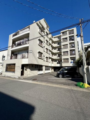 建物外観　安心の鉄筋コンクリート造ですよ☆☆