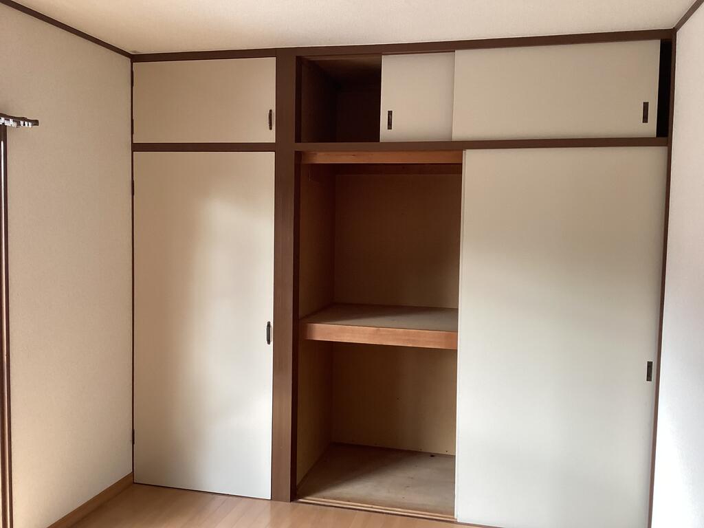 収納　押入