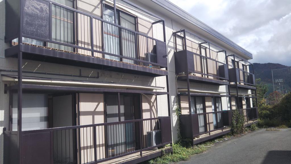 建物外観　木造二階建て