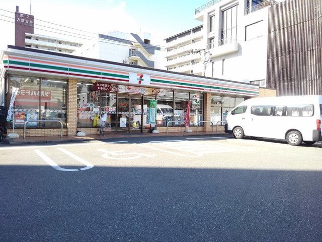 コンビニ　セブンイレブン博多竹下通り店（コンビニ）まで450m
