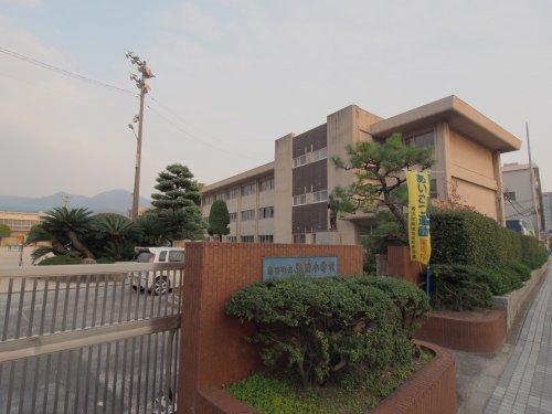 小学校　海田町立海田小学校（小学校）まで587m