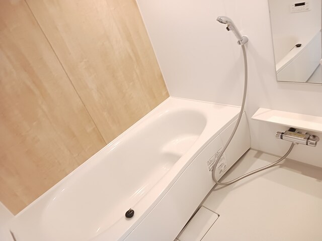 バス・シャワールーム　シャワー・追い焚き給湯