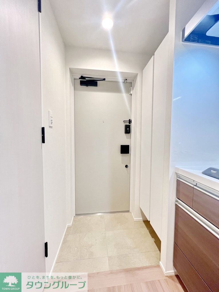 玄関　同物件別部屋写真