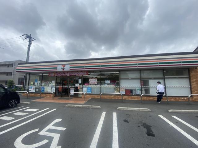 コンビニ　セブン－イレブン草加氷川町西店（コンビニ）まで654m