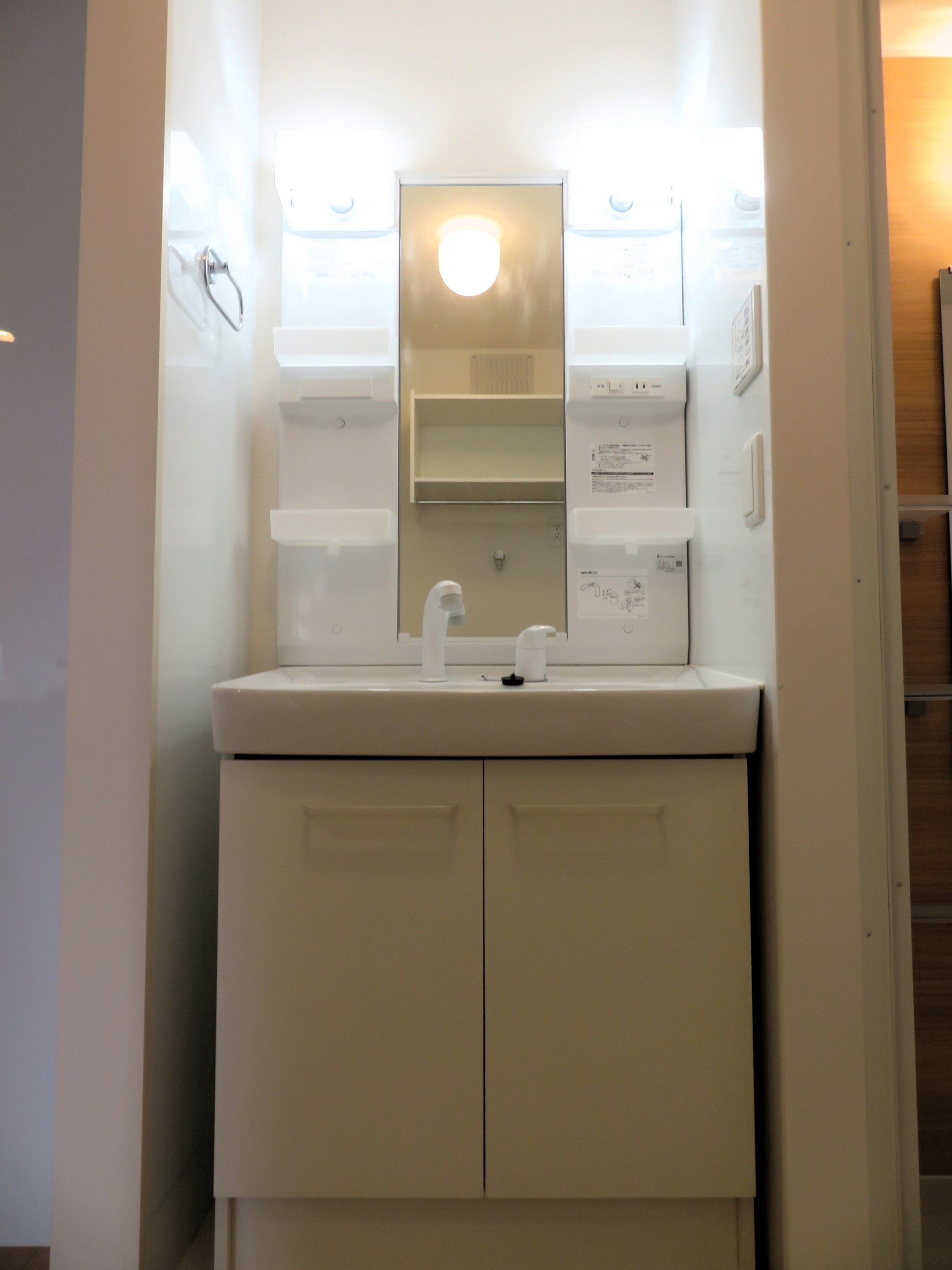 洗面設備　独立型洗面台です！忙しい朝に便利です。