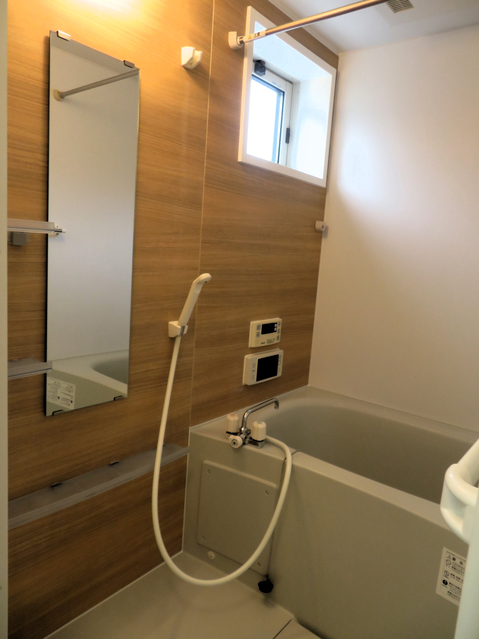 バス・シャワールーム　追い焚き・浴室乾燥機付き。