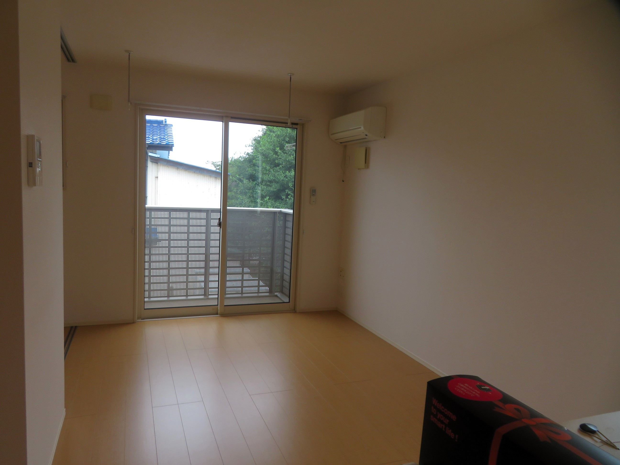 居室・リビング　約10帖の南面リビングです！日当たり良好。