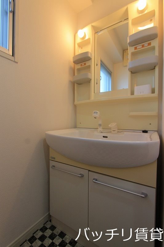 洗面設備　写真は別号室の為、現状優先になります。