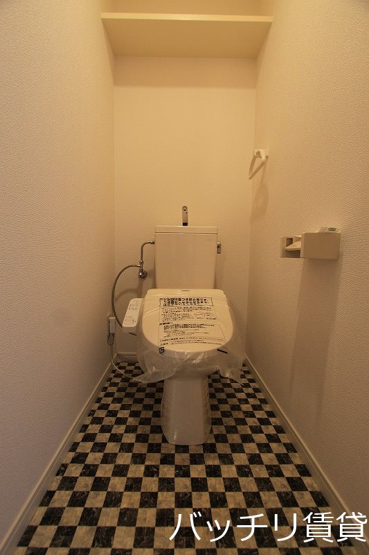トイレ　写真は別号室の為、現状優先になります。