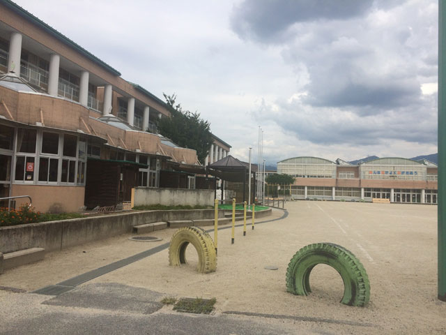 小学校　南小学校（小学校）まで893m