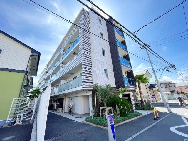 建物外観　オートロック完備