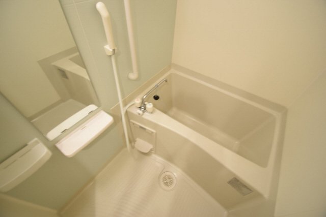 バス・シャワールーム　浴室乾燥付きです