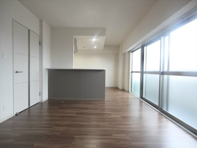 居室・リビング　LDK14.2帖　カウンターキッチン（3口ガスコンロ）グリル