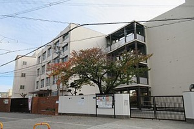 中学校　大阪市立横堤中学校（中学校）まで523m