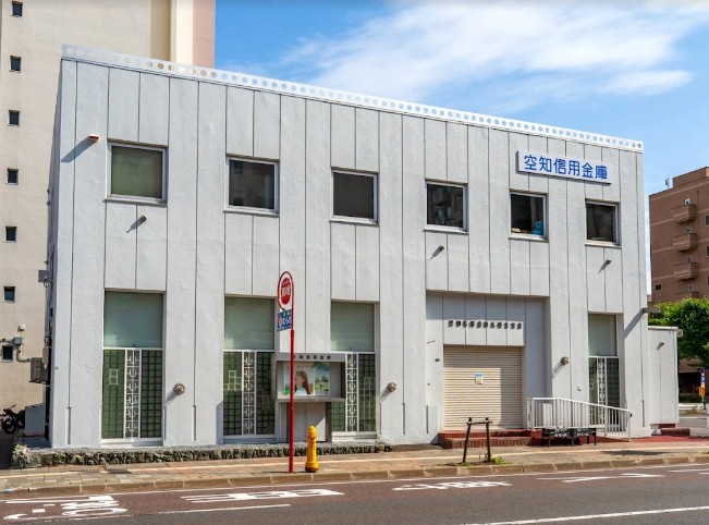 銀行　空知信用金庫札幌北支店（銀行）まで609m