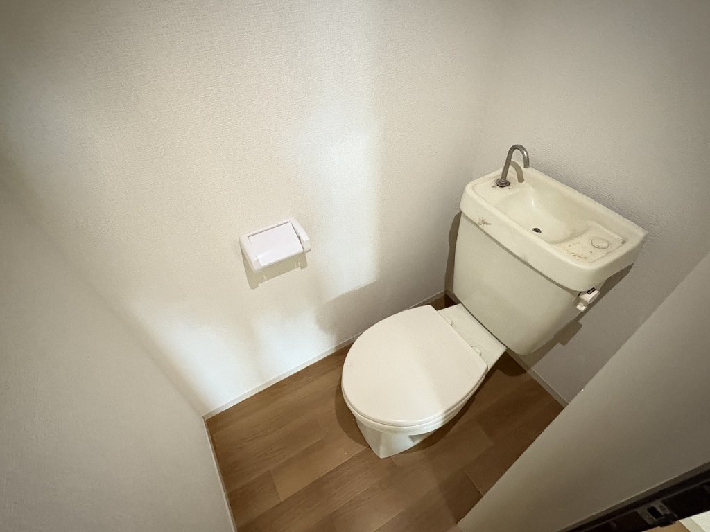 トイレ　トイレ内コンセントあります。