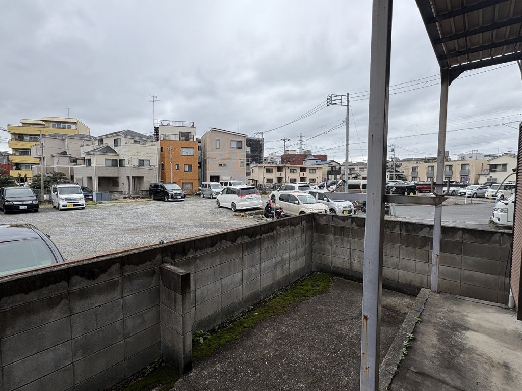 バルコニー　テラス部分　陽当り良好です。