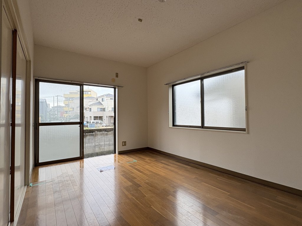 居室・リビング　南向き角部屋・前面棟なく陽当り風通し良好です。