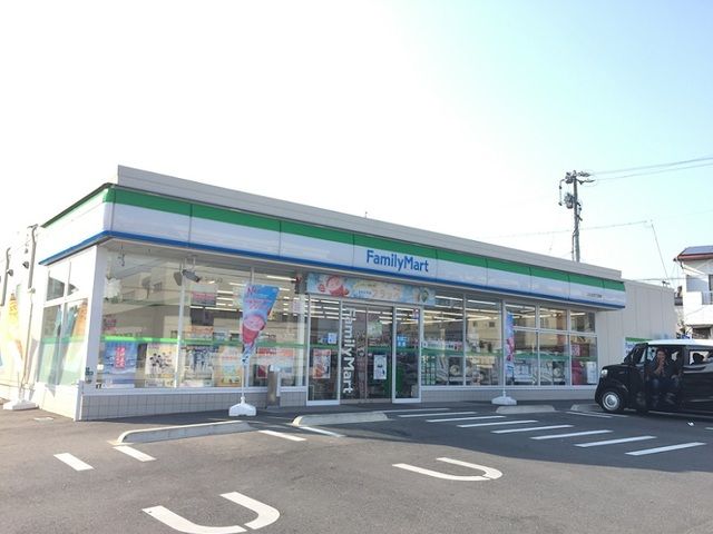 コンビニ　ファミリーマート浜松泉４丁目店（コンビニ）まで550m