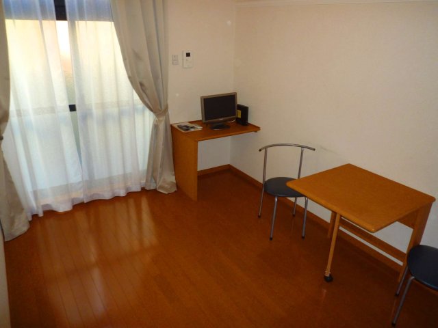 居室・リビング　1階居間　窓側