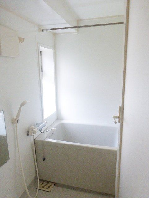 バス・シャワールーム　★お風呂び小窓あります★