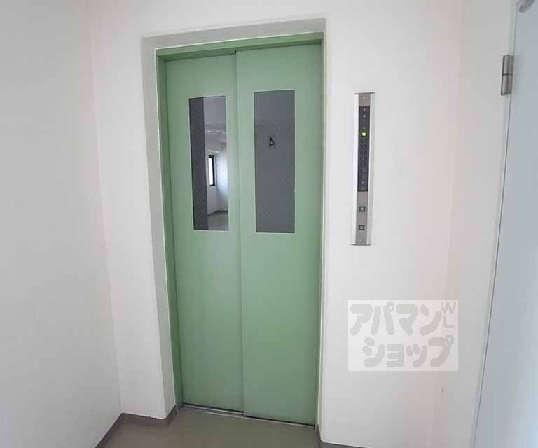 ロビー　エレベーター付き