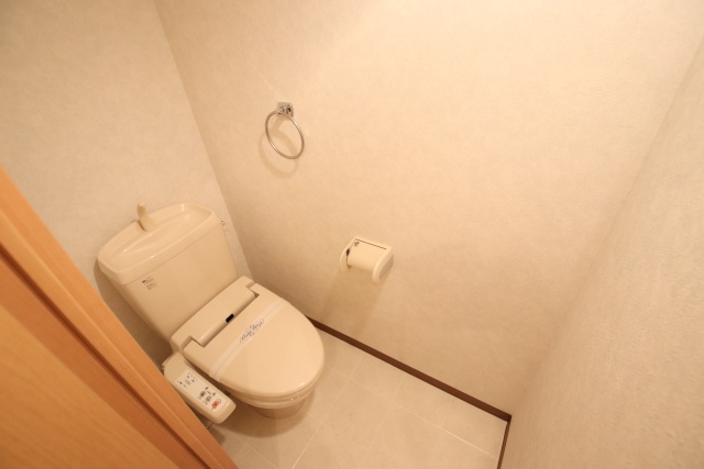 トイレ　※別室の参考写真の為、現況優先です。