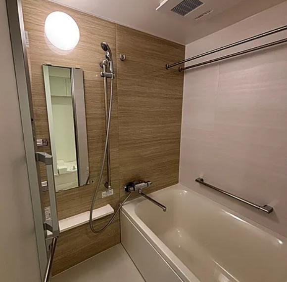 バス・シャワールーム　※反転タイプの写真を使用しています。