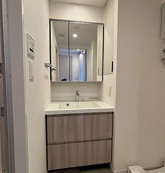 洗面設備　※反転タイプの写真を使用しています。