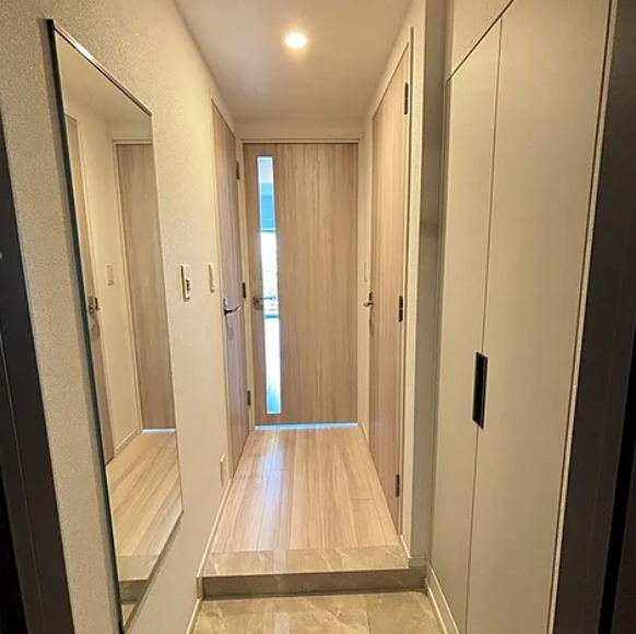 玄関　※反転タイプの写真を使用しています。