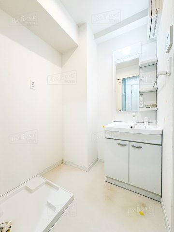 洗面設備　明るい洗面所です★