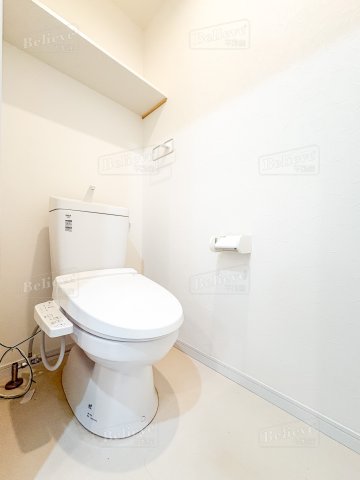トイレ　嬉しい温水洗浄便座付きです♪