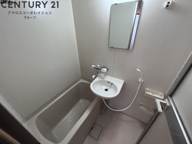 バス・シャワールーム　シンプルで機能的なユニットバスです♪