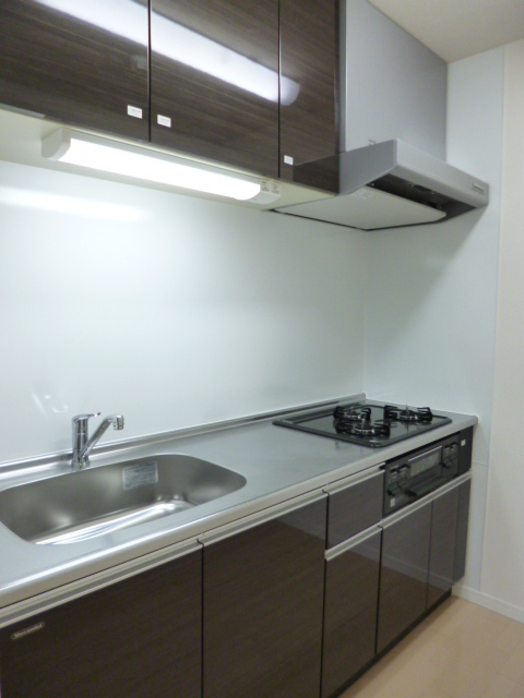 キッチン　システムキッチン（３口ガスコンロ）