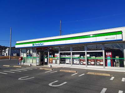 コンビニ　ファミリーマート（コンビニ）まで540m