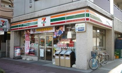 コンビニ　セブンイレブン横浜東神奈川1丁目店（コンビニ）まで637m