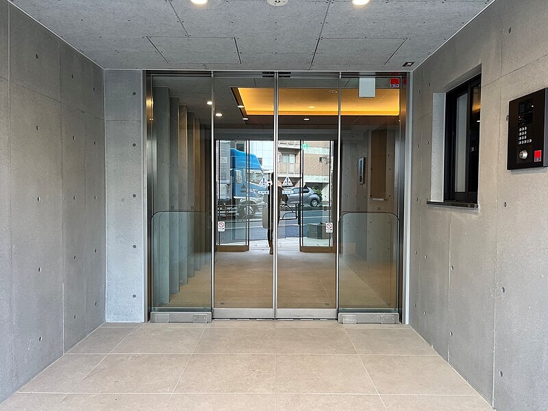 エントランス　ゆとりのあるエントランスです