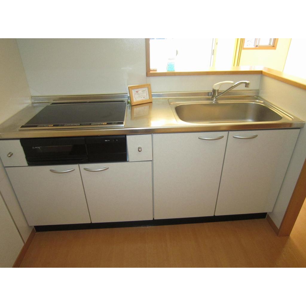 キッチン　コンパクトなキッチンで掃除もラクラク