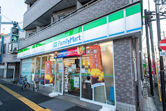 コンビニ　ファミリーマート 上中里三丁目店（コンビニ）まで371m