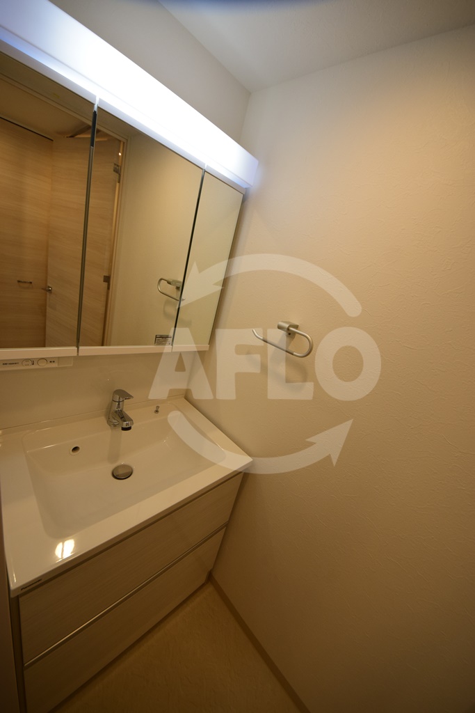 洗面設備　スプランディッド難波元町　独立洗面台