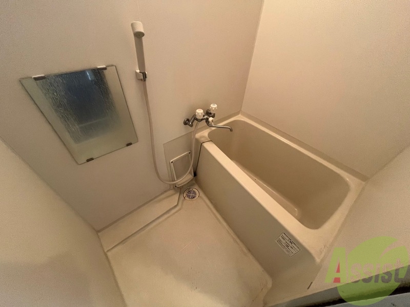 バス・シャワールーム　お風呂です。一日の疲れを癒してくださいね。