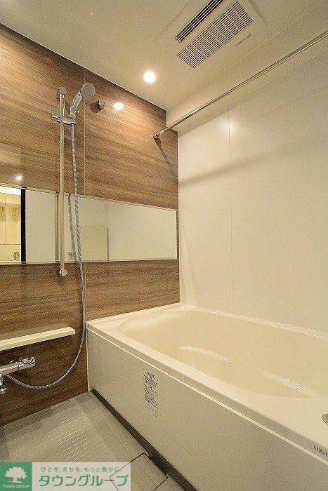 バス・シャワールーム　カラータイプは白です