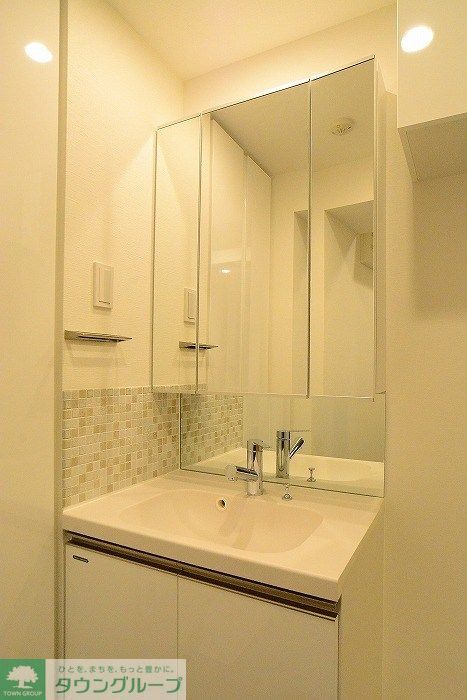 洗面設備　カラータイプは白です