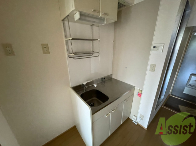 キッチン　シンプルなキッチンです。一人暮らしにはちょうどいいサイズ。