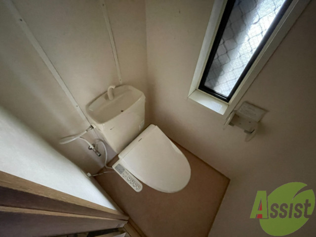 トイレ　こちらはトイレです。清潔感があり、安心して使用できます。