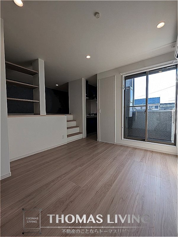 居室・リビング　バルコニーから採光が入り、明るいお部屋です。