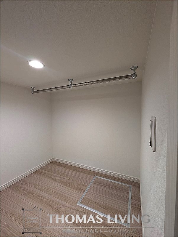 収納　広い収納が玄関入って近くにありますので、重い荷物などここに収