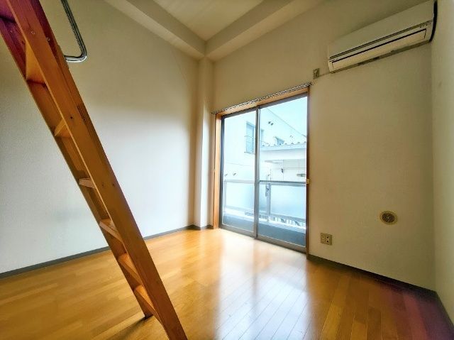 居室・リビング　ロフトからの眺め